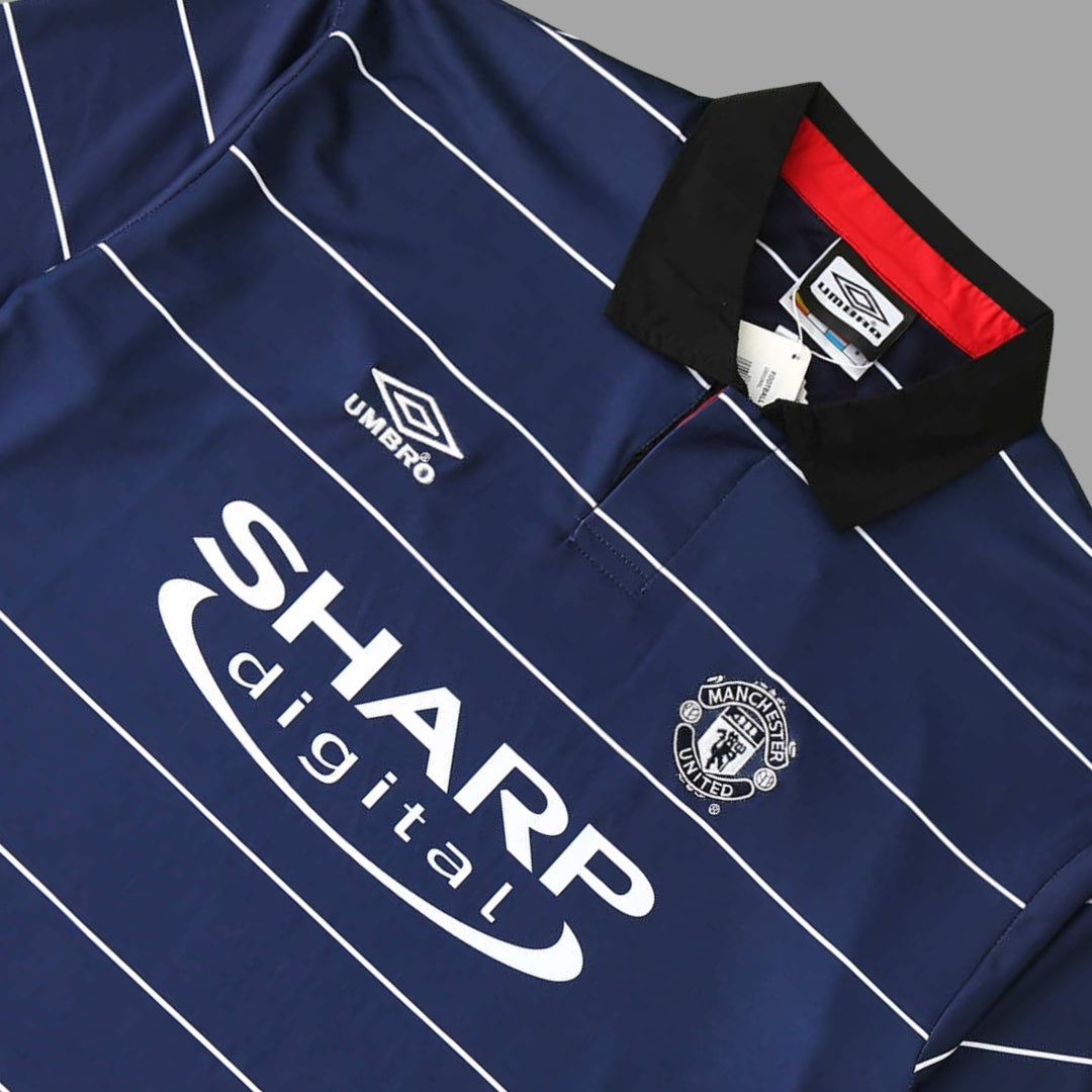 MNU Away 1999-2000 Retro